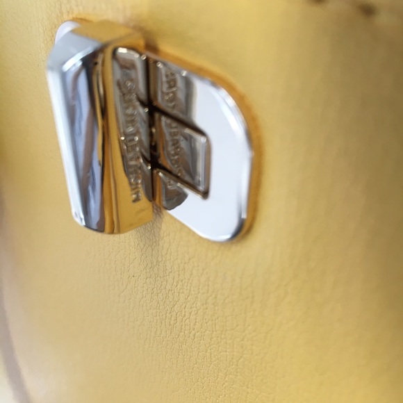 MK bag great for spring/summer - Picture 6 of 12